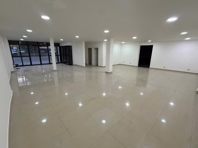 75 m² ground-floor retail space in Los Andes — photo 2