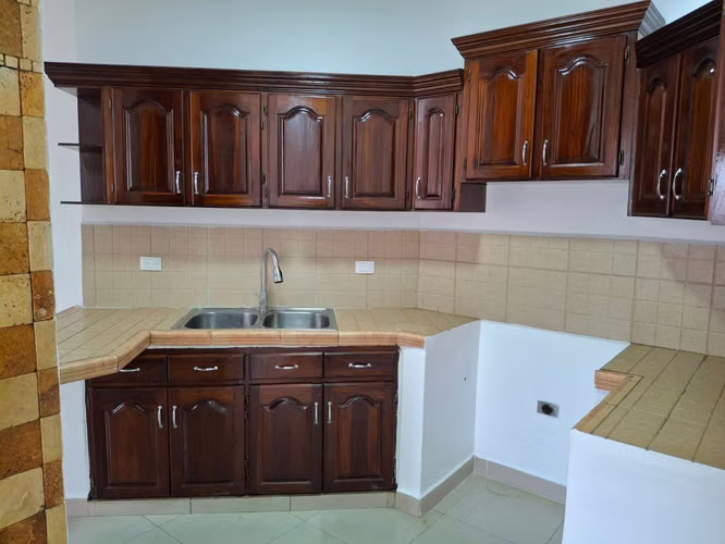 2BR apartment in gated residential with sports courts — photo 5