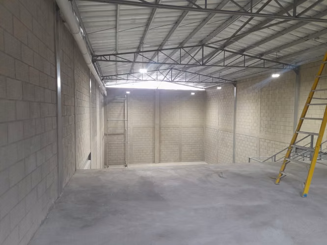 528 m² office-warehouse near UNITEC — photo 3