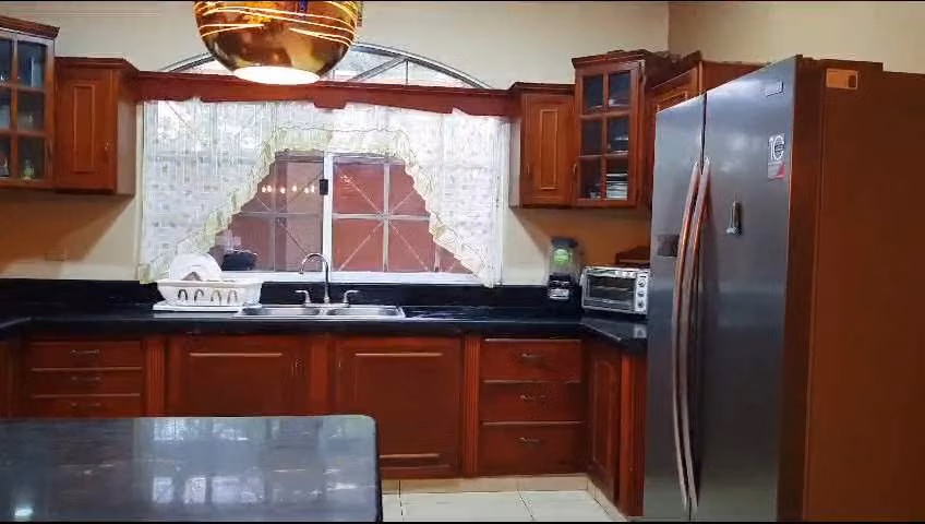 4BR two-story house with generator in Montefresco Este