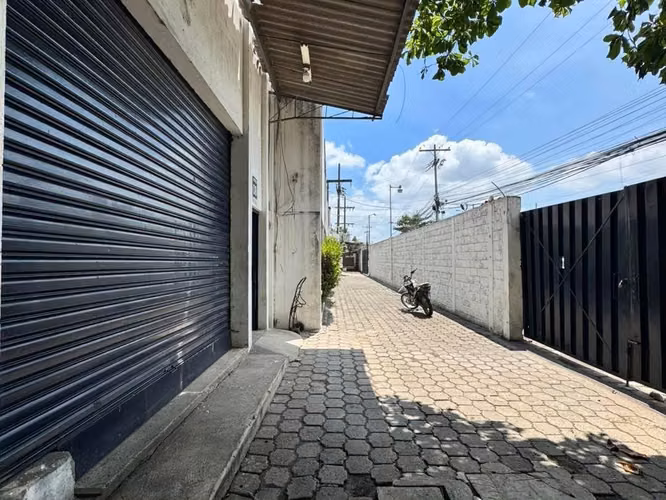 810 m² warehouse in sector El Zapotal