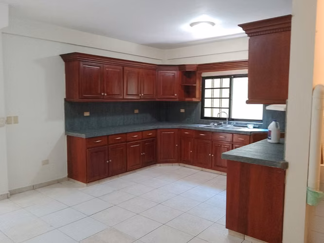 Spacious 3BR apartment with maid's room in La Moderna — photo 2