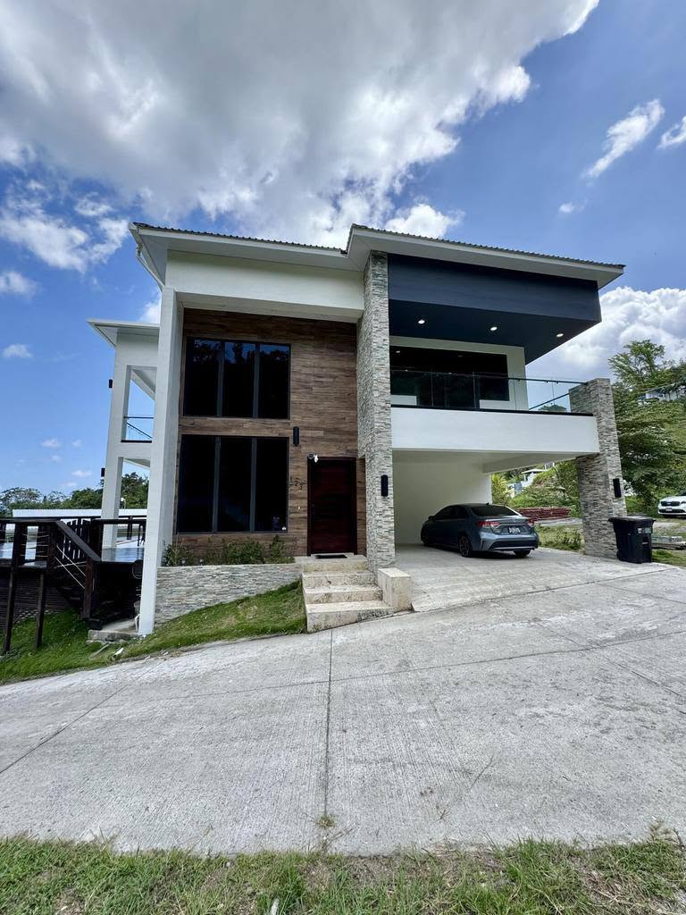 4BR modern house with pool at Coral View Village