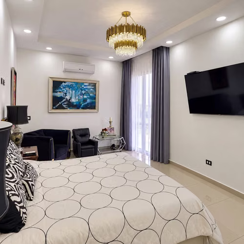 Modern 3BR house in gated Residencial Venecia 5 — photo 2