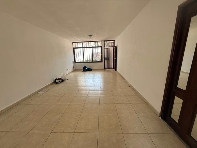 Large 2-level house in Colonia Rubén Darío