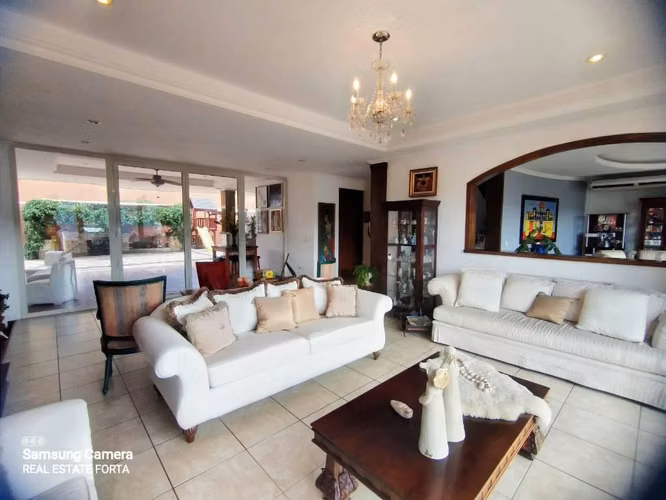4BR three-level luxury house in Lomas del Guijarro — photo 2