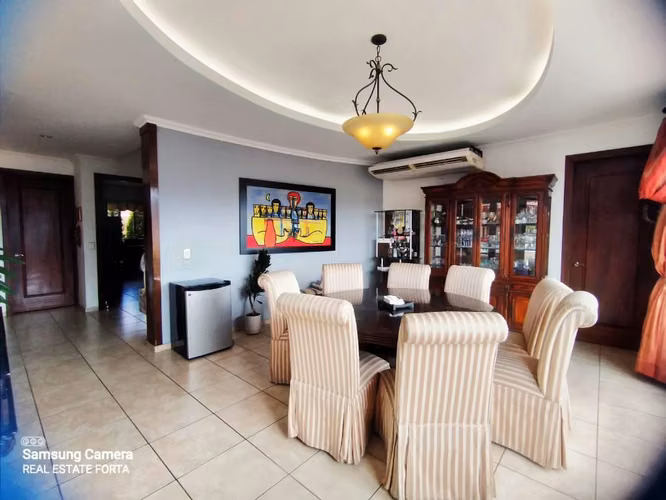4BR three-level luxury house in Lomas del Guijarro — photo 3