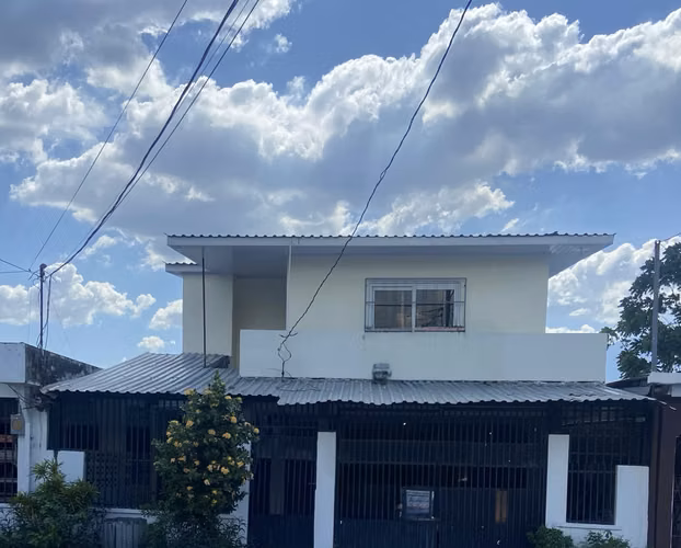 5BR two-story house with terrace in Los Castaños