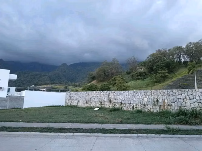 684 vara² corner lot in Bosques de Jaragua — photo 2