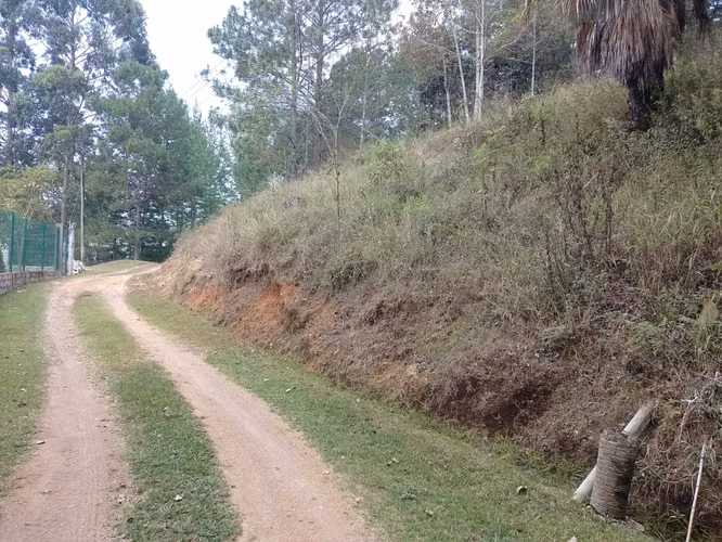 1,215 m² corner lot in Las Quebraditas, Valle de Ángeles