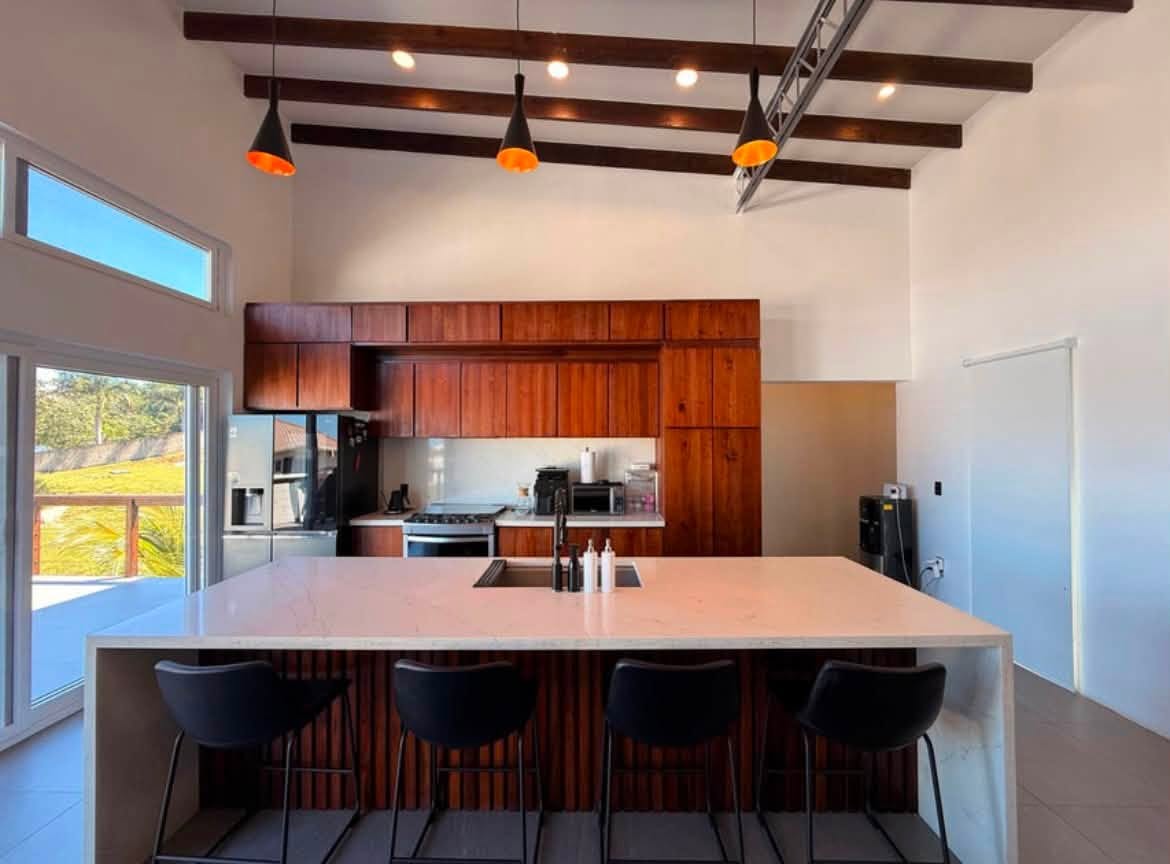 3BR solar home in Pangea Beach, Big Bight — photo 3
