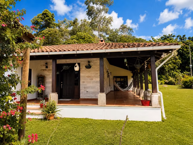 4BR country house on 1,848 m² lot near Tatumbla